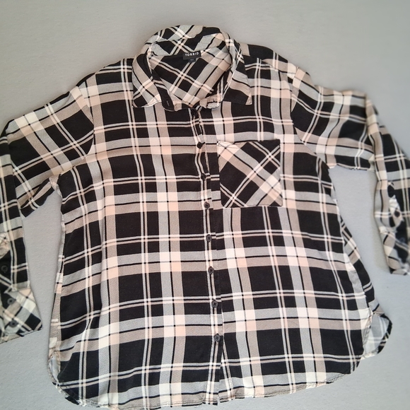 torrid Tops - TORRID SIZE 00 Black & Cream Plaid Button-Front Shirt